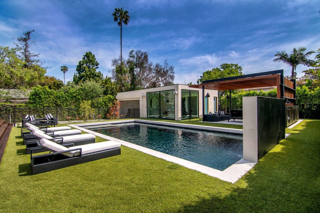 Contemporary Mediterranean home