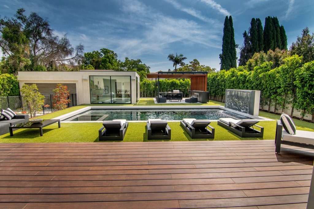 Contemporary Mediterranean home