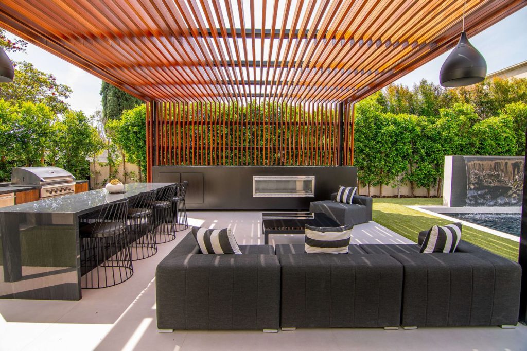 Contemporary Mediterranean home