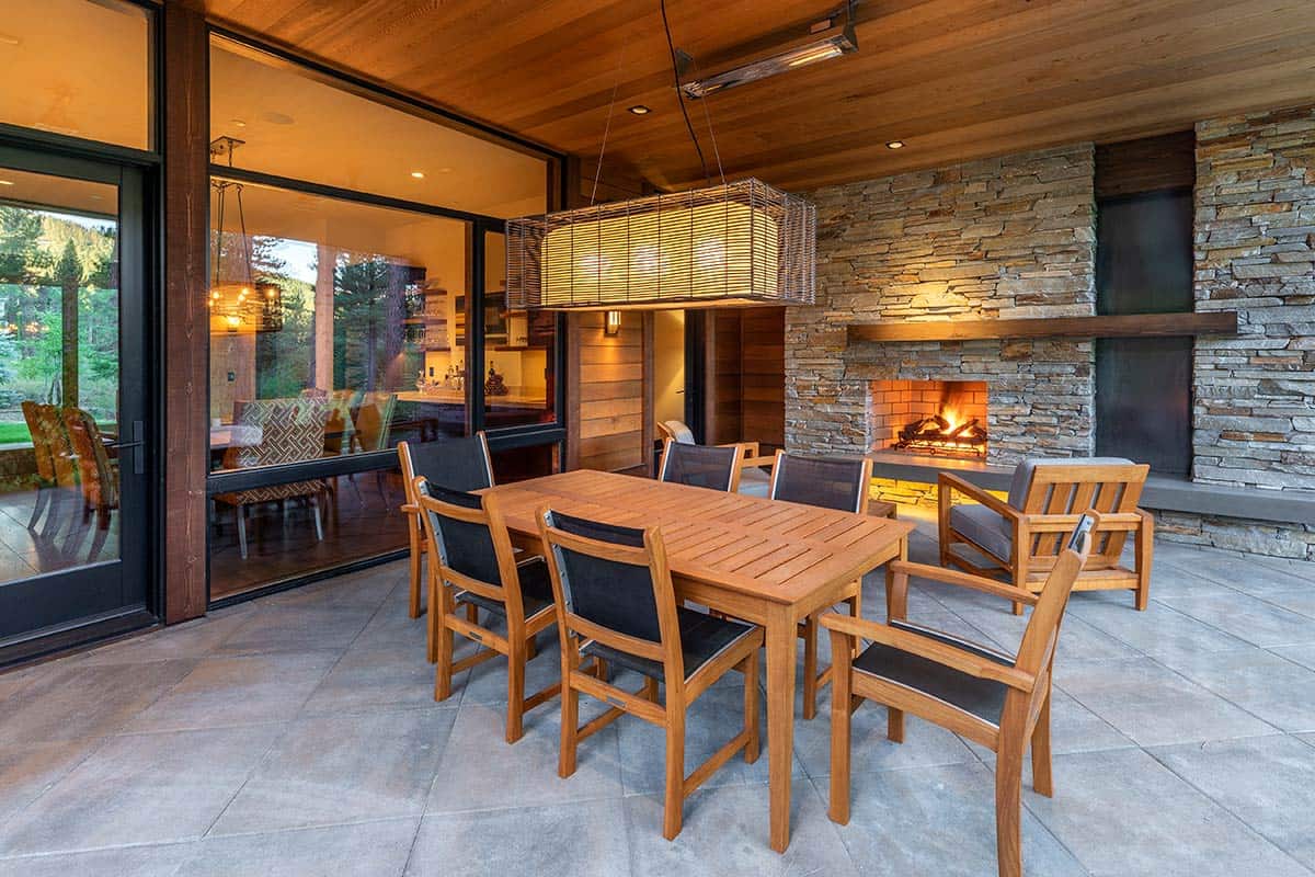 By creating a focal point, such as a fireplace or a sizable piece of art, you can then keep the remainder of the space simple and neutral to make the focal point stand out more sharply. This lessens the need for elaborate decoration because everyone will be paying attention to you.