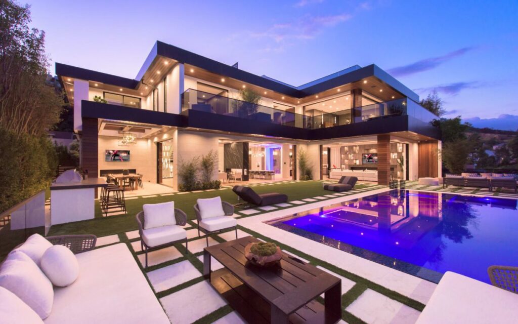 Kenfield Ave Modern Home