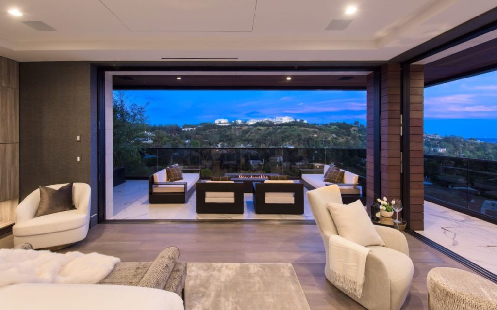 Kenfield Ave Modern Home