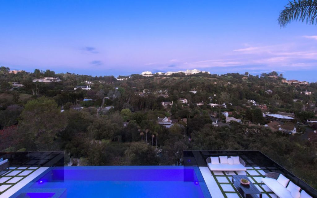 Kenfield Ave Modern Home
