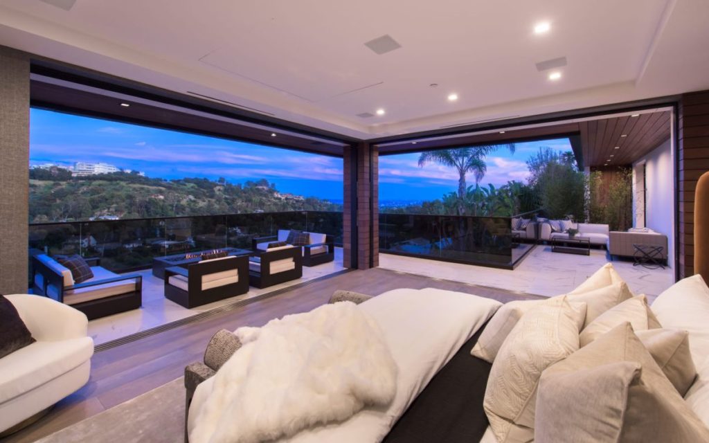 Kenfield Ave Modern Home