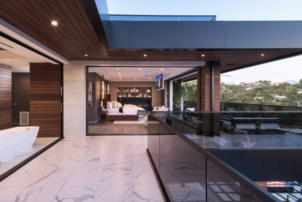 Kenfield Ave Modern Home