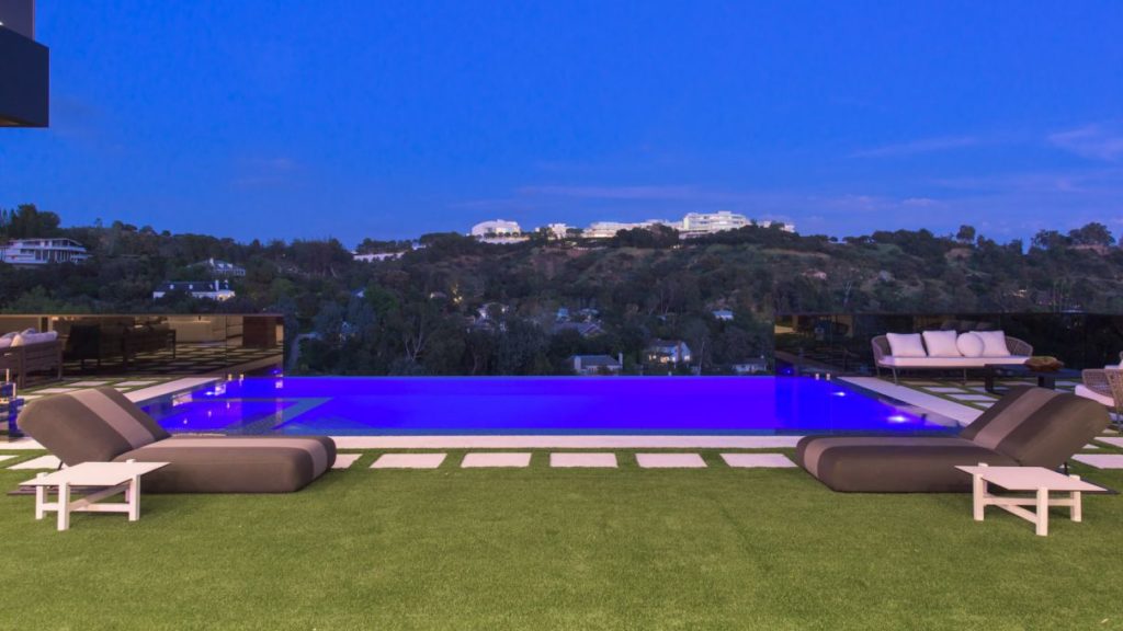 Kenfield Ave Modern Home