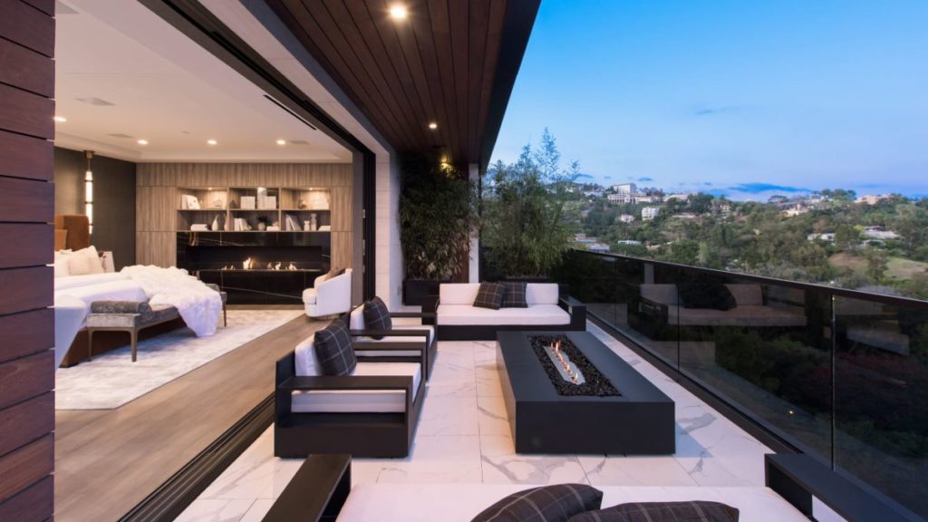 Kenfield Ave Modern Home