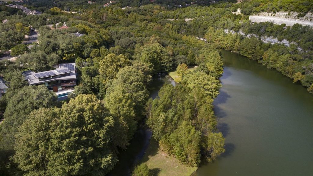 Lakeview residence in Austin