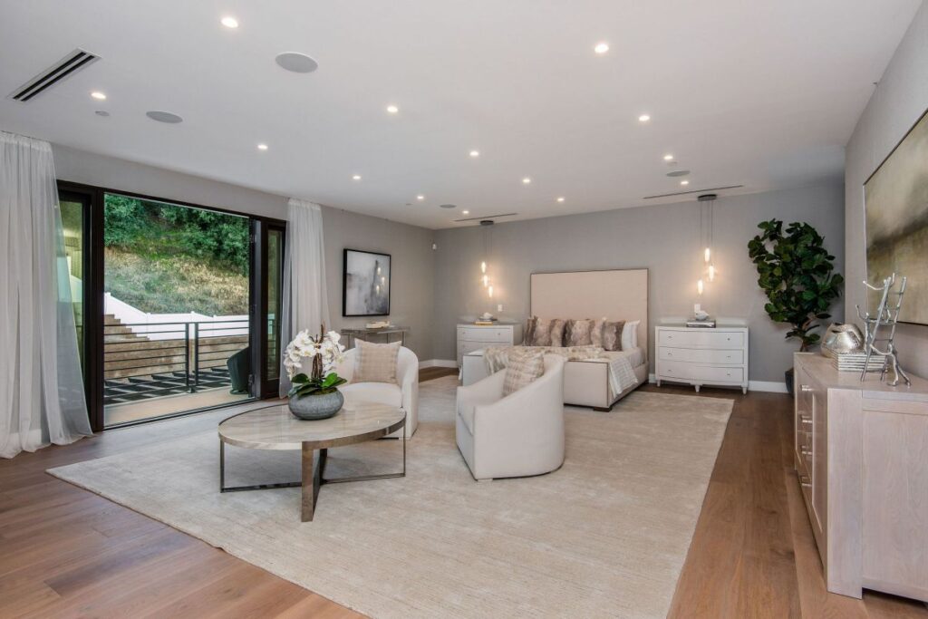 New Construction Home in The Heart of Encino, modern home