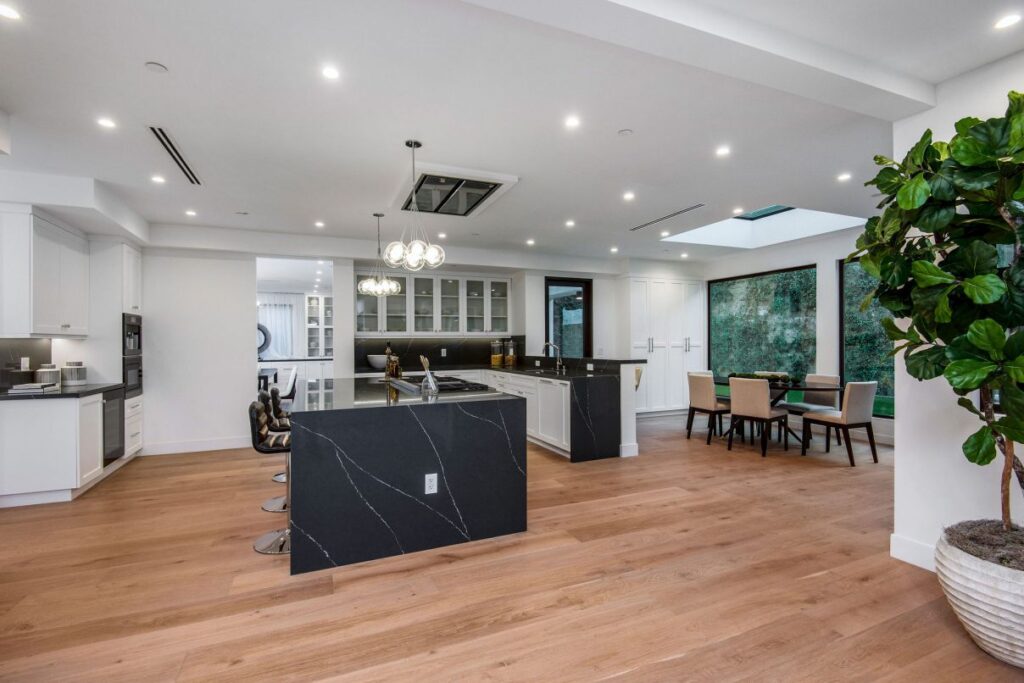 New Construction Home in The Heart of Encino, modern home
