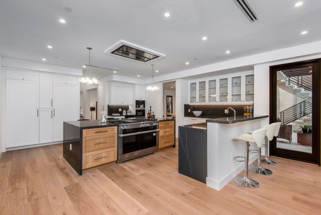 New Construction Home in The Heart of Encino, modern home