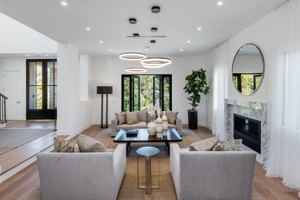 New Construction Home in The Heart of Encino, modern home
