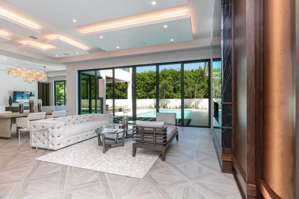 Boca Raton's Date Palm Modern Home