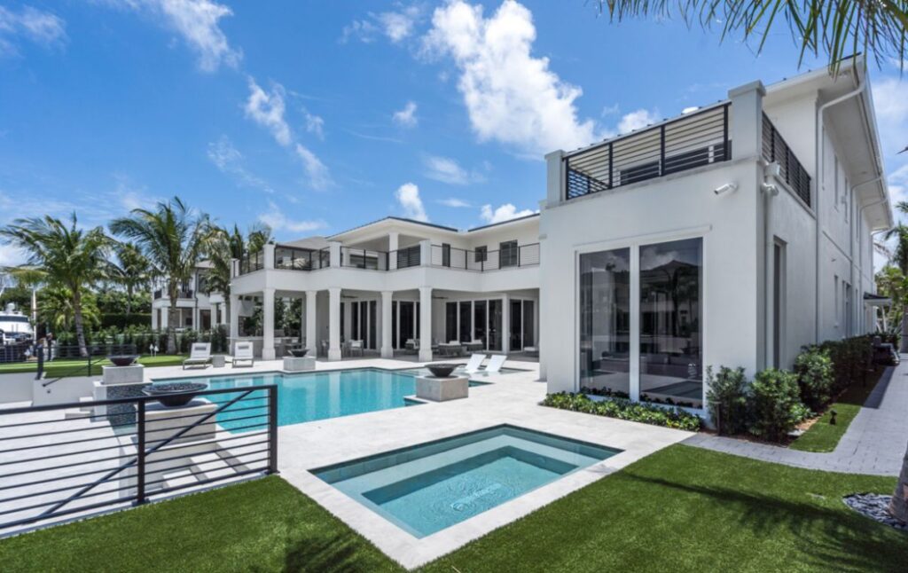 Alexander Palm Residence