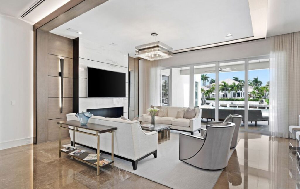 Alexander Palm Residence