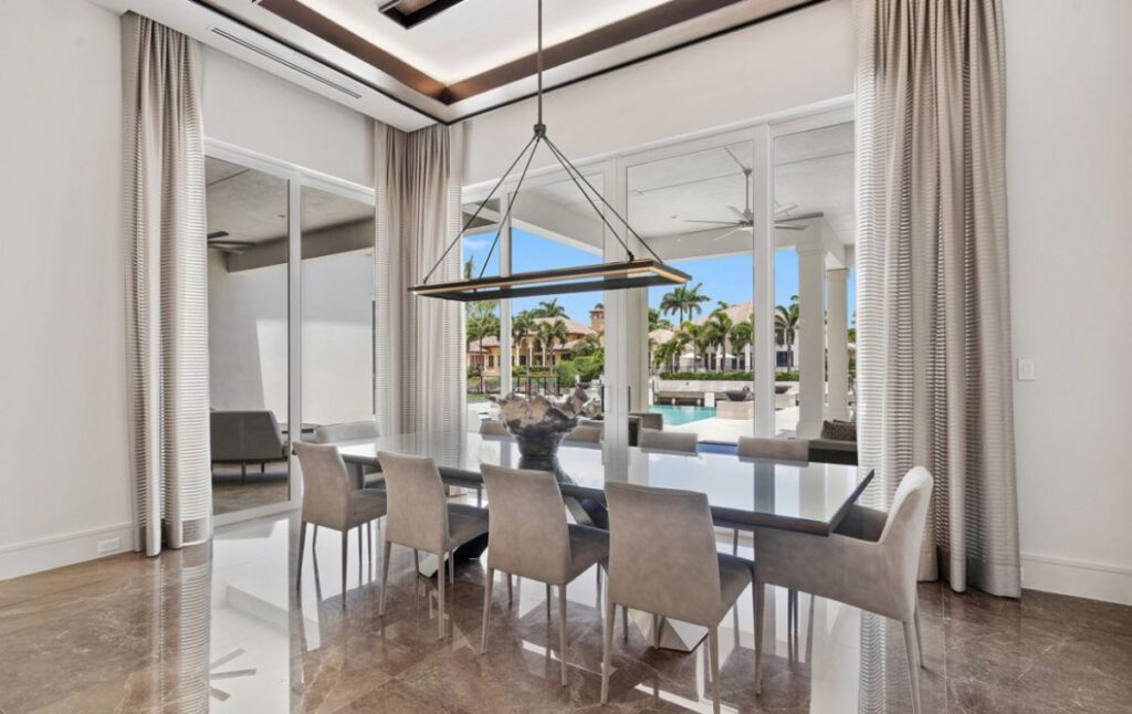 Alexander Palm Residence