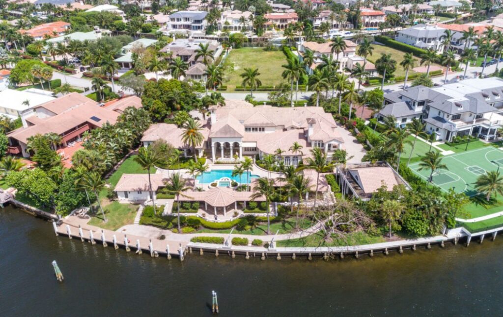 Alexander Palm Residence