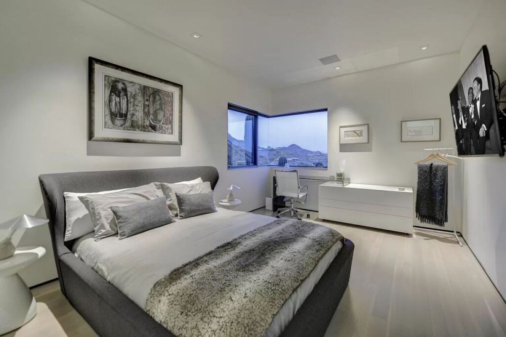 Paradise Valley's Clearwater Concrete Home, arizona