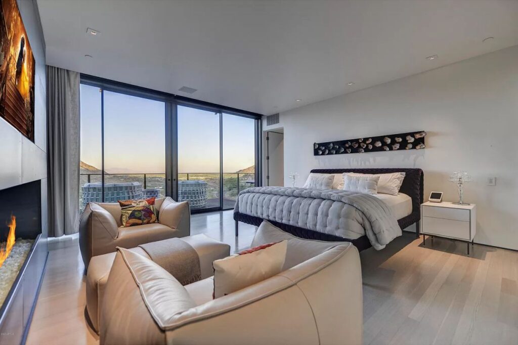 Paradise Valley's Clearwater Concrete Home, arizona
