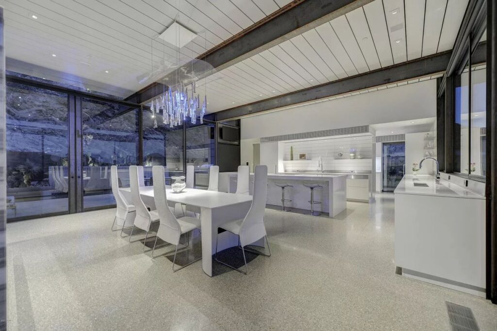 Paradise Valley's Clearwater Concrete Home, arizona
