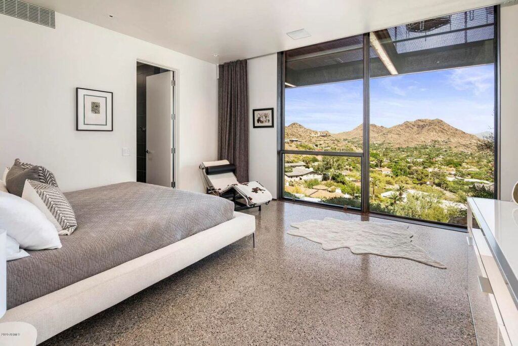 Paradise Valley's Clearwater Concrete Home, arizona