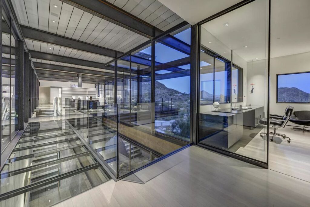 Paradise Valley's Clearwater Concrete Home, arizona