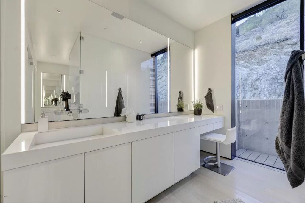 Paradise Valley's Clearwater Concrete Home, arizona