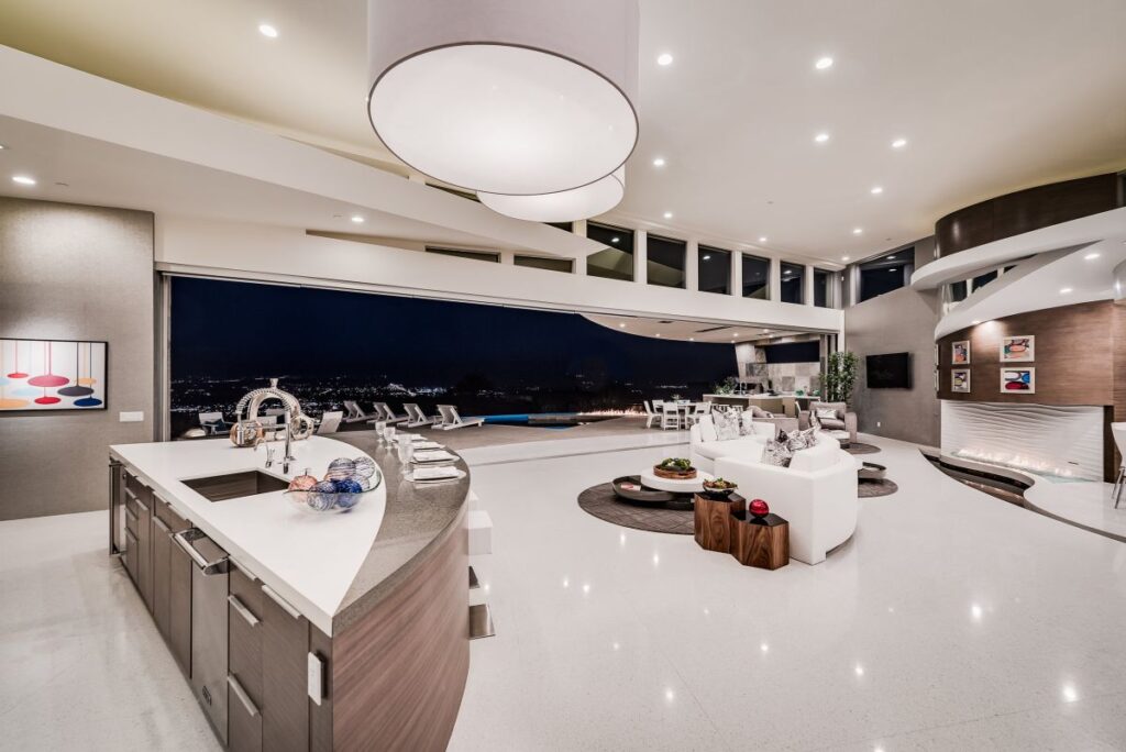 Curvilinear Desert Residence