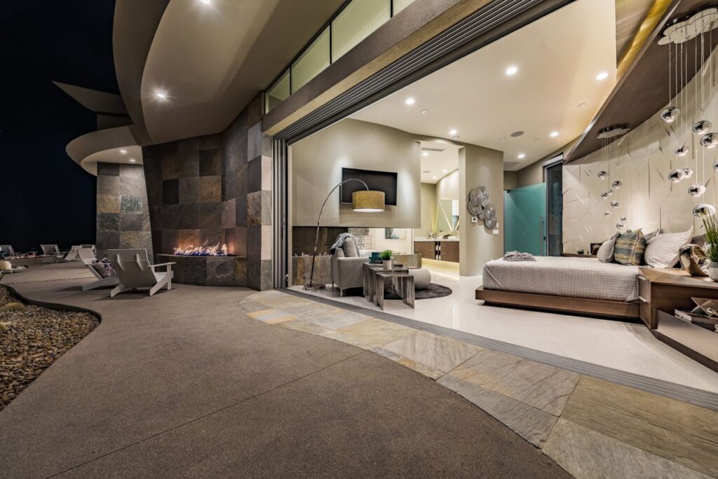 Curvilinear Desert Residence