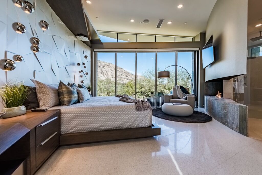 Curvilinear Desert Residence