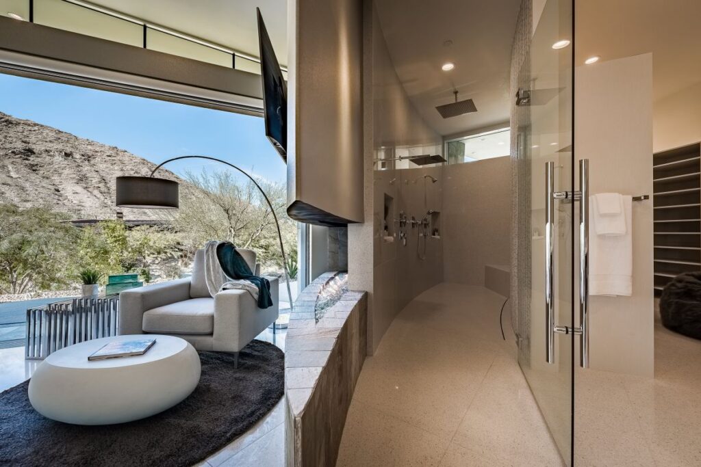 Curvilinear Desert Residence