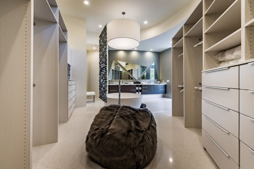 Curvilinear Desert Residence