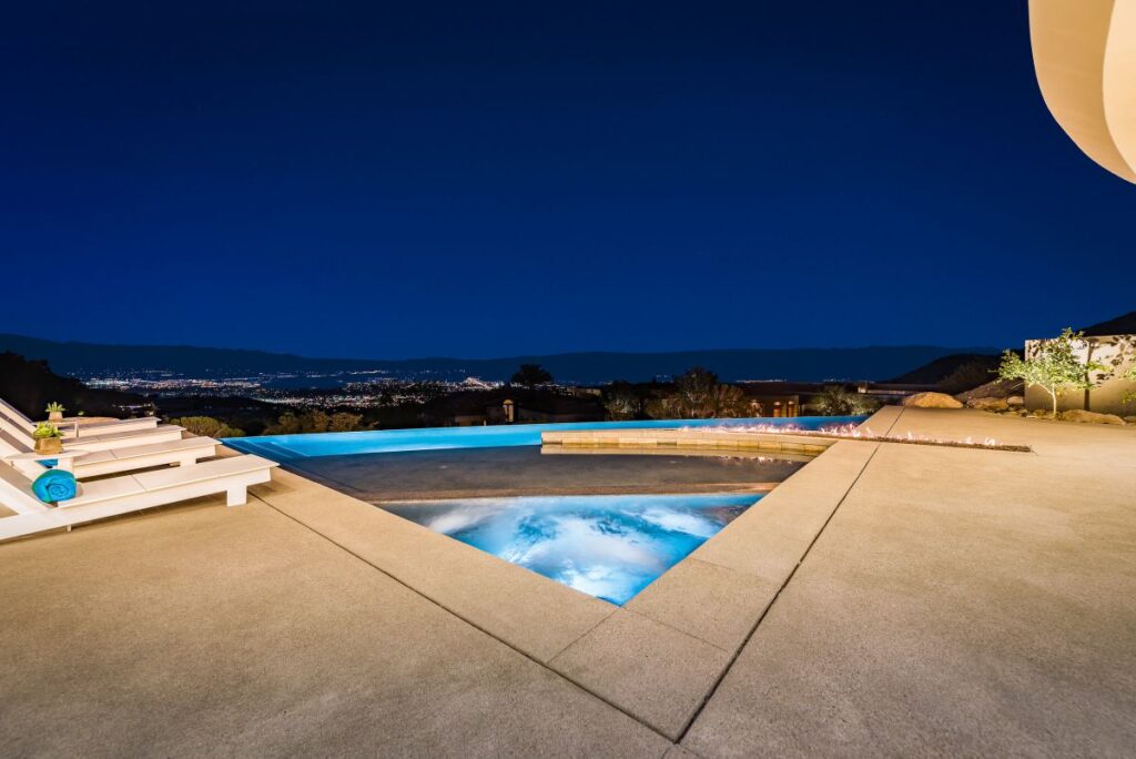 Curvilinear Desert Residence