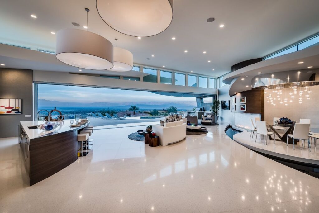 Curvilinear Desert Residence