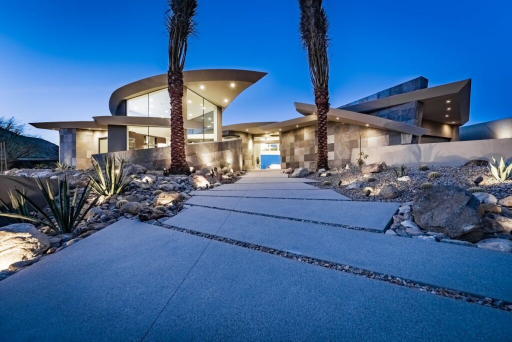 Curvilinear Desert Residence