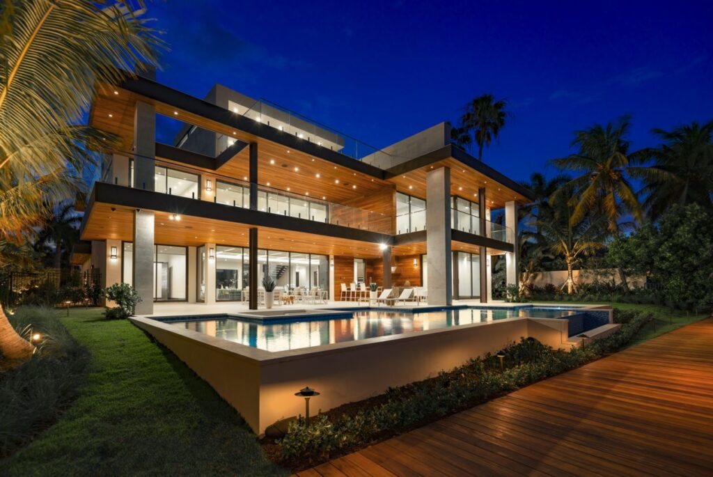 Lake Drive Residence