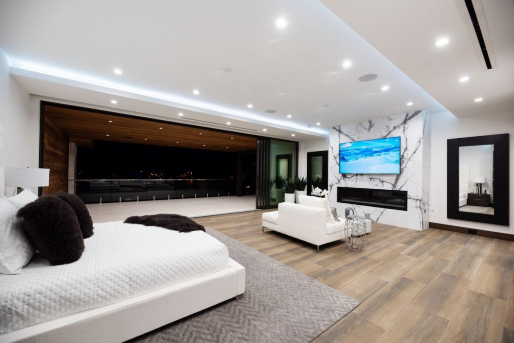 Lake Drive Residence