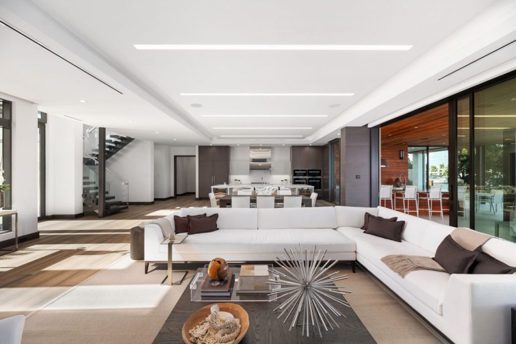 Lake Drive Residence