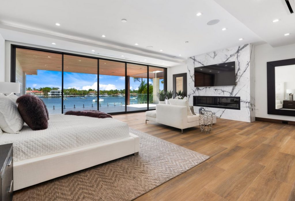 Lake Drive Residence