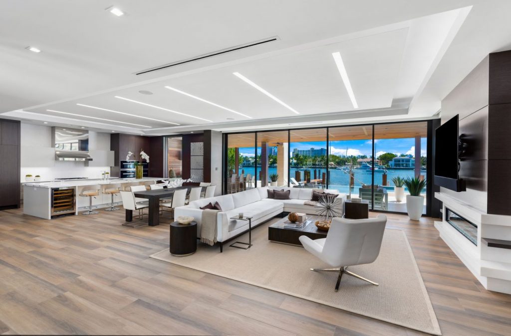 Lake Drive Residence