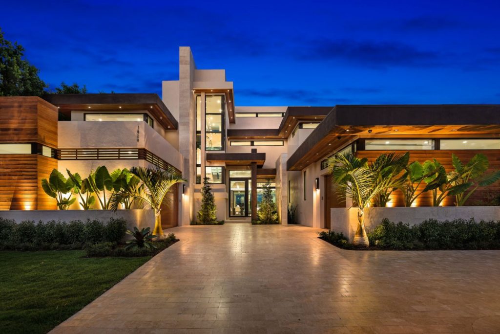 Lake Drive Residence