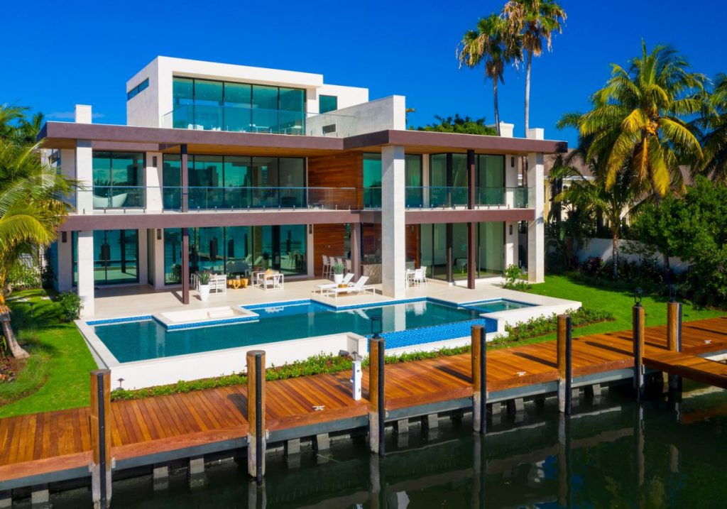 Lake Drive Residence
