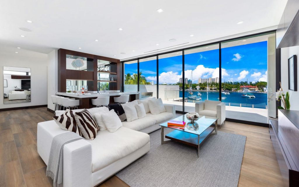 Lake Drive Residence