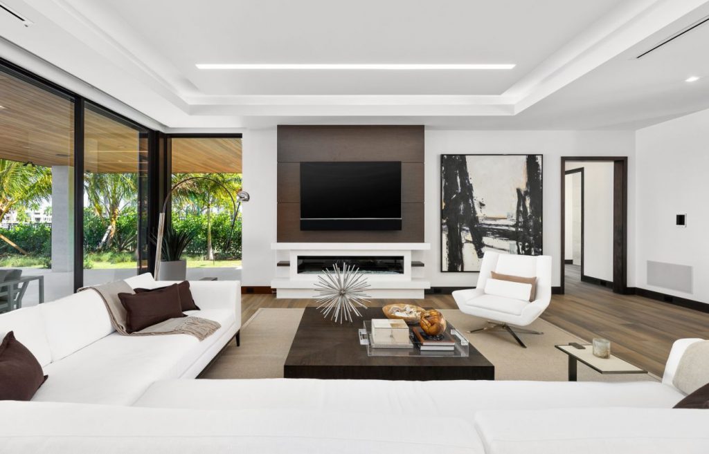Lake Drive Residence