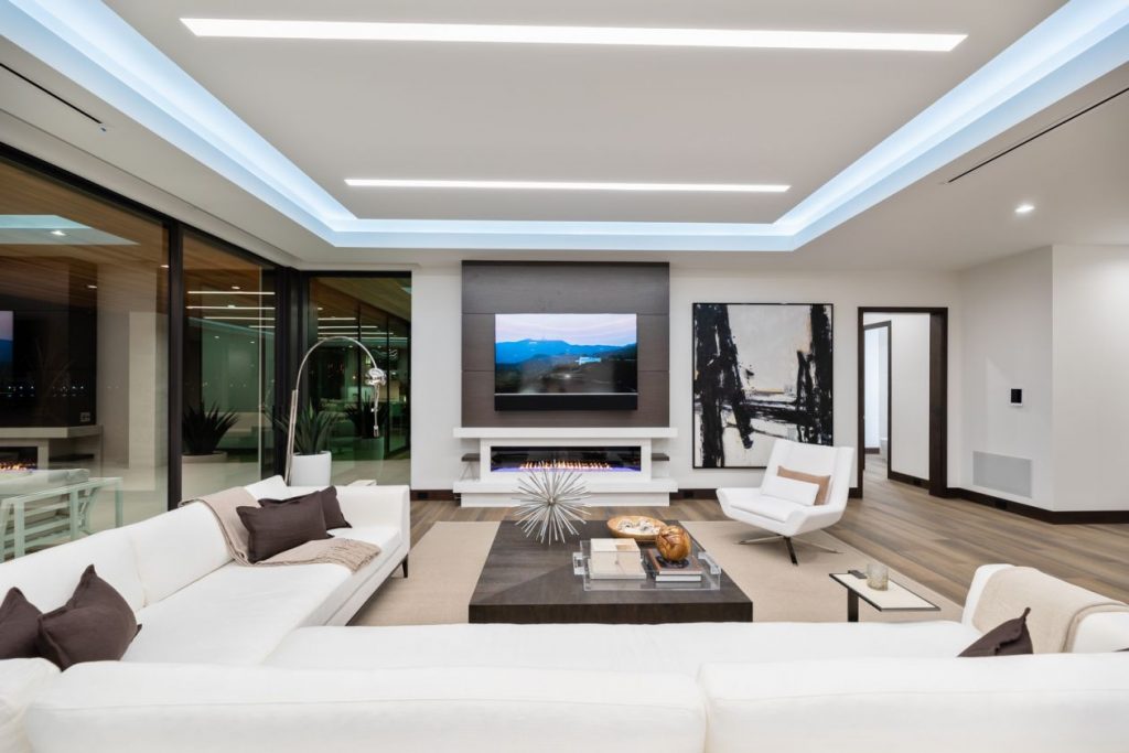 Lake Drive Residence