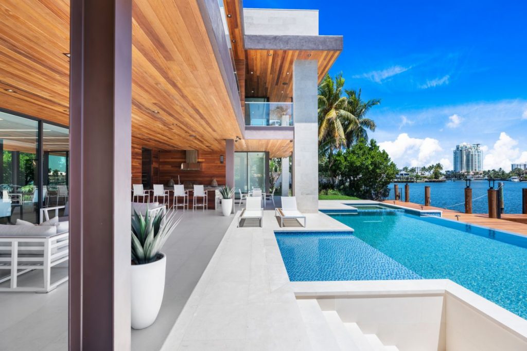 Lake Drive Residence