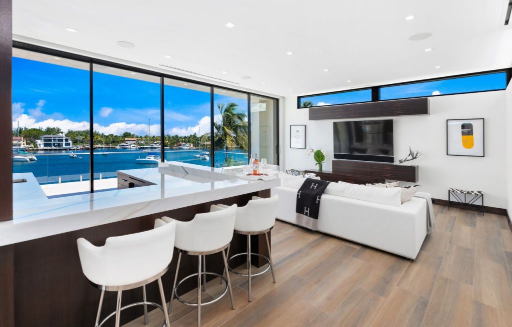 Lake Drive Residence