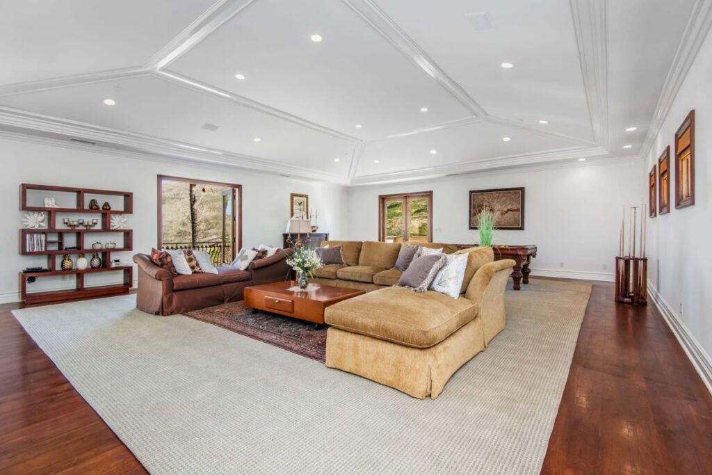 1233 Woodland Grove Ct - A Westlake Village Italian Villa on Market