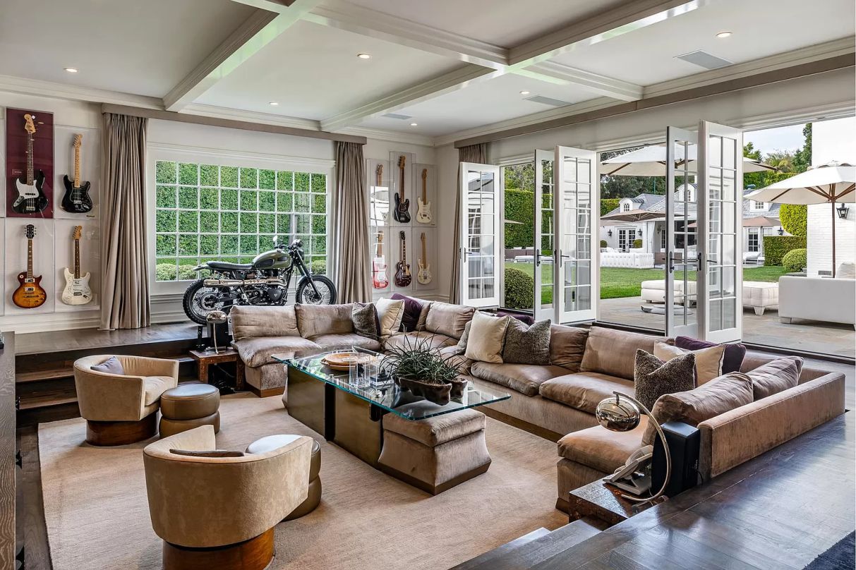 219 S Mapleton Dr Los Angeles CA 11