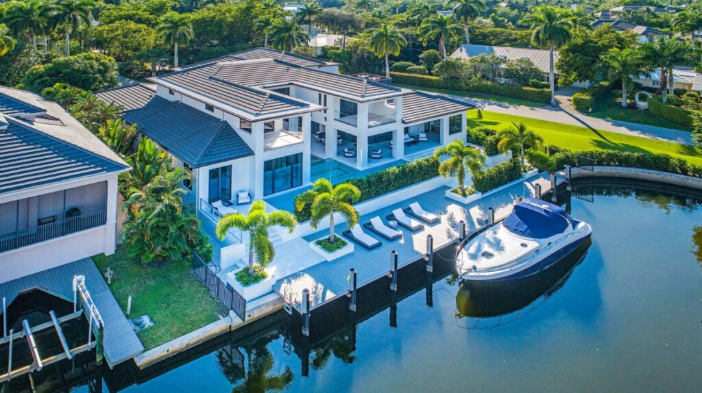 Forrest Lane Residence is a luxurious Florida Mansion now available for sale; this home located in prestigious Aqualane Shores, Naples, Florida offers 5 bedrooms and 7 bathrooms.